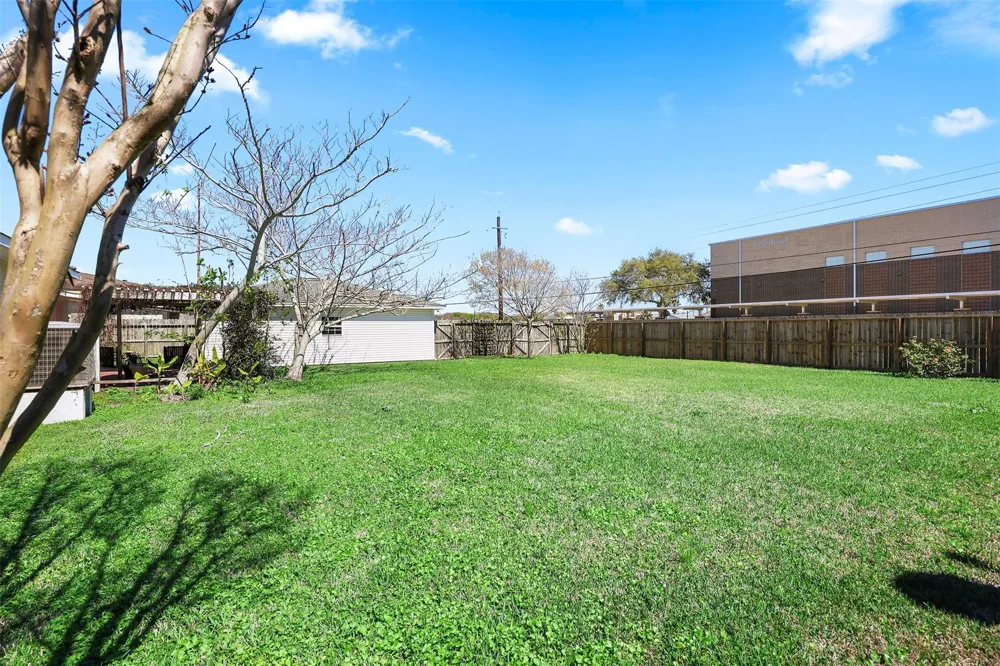 2206 Wimcrest Street Galveston, TX 77551