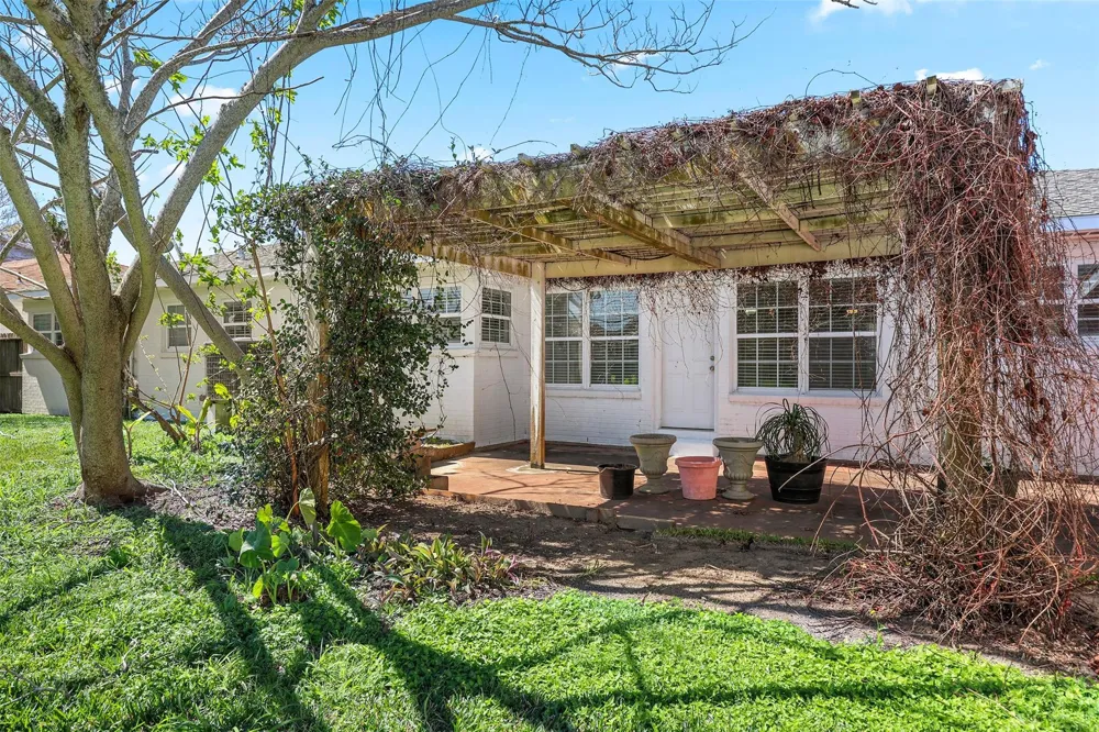 2206 Wimcrest Street Galveston, TX 77551
