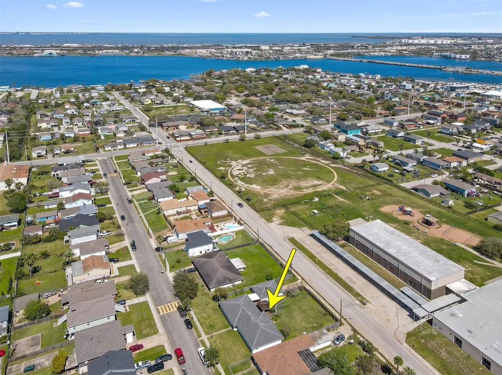 2206 Wimcrest Street Galveston, TX 77551