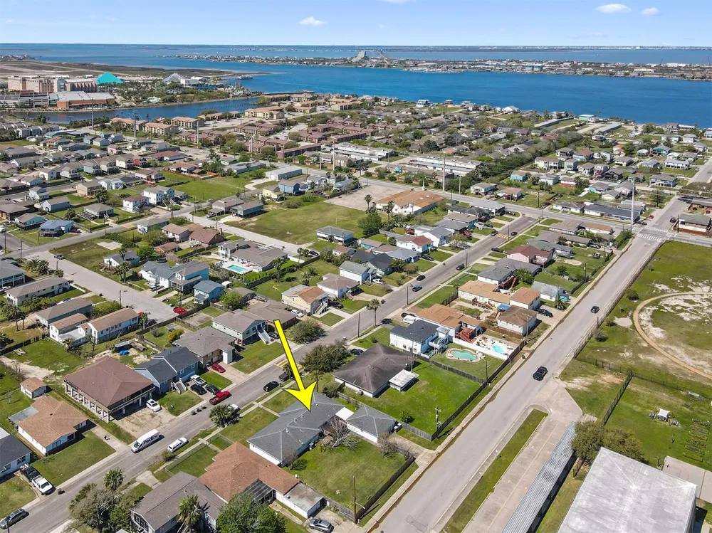 2206 Wimcrest Street Galveston, TX 77551