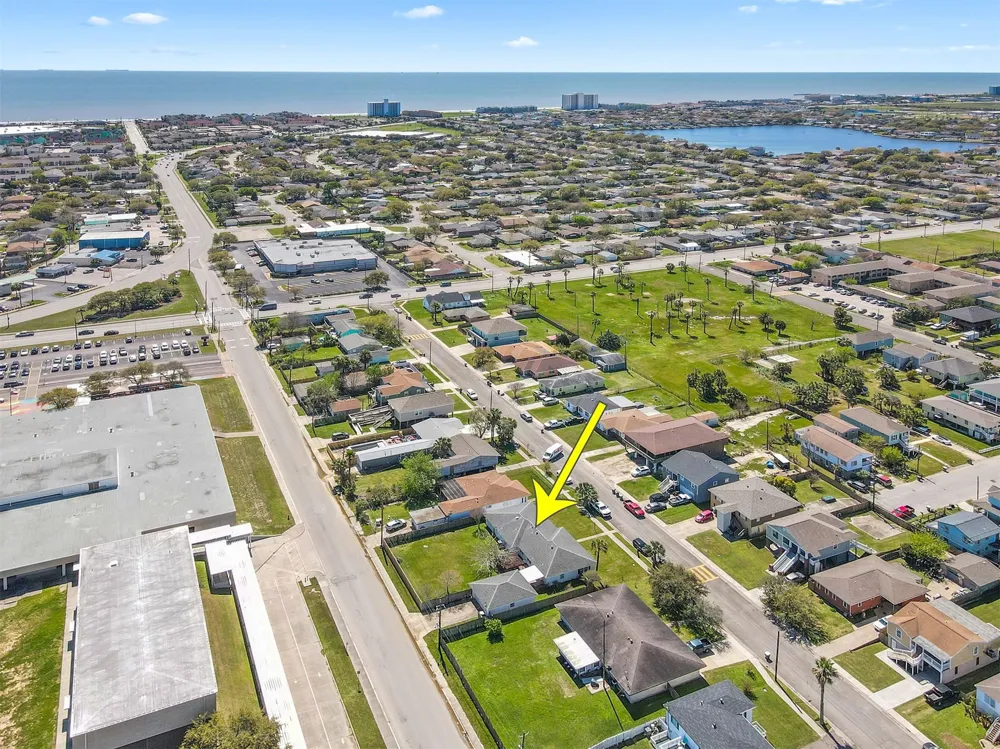 2206 Wimcrest Street Galveston, TX 77551