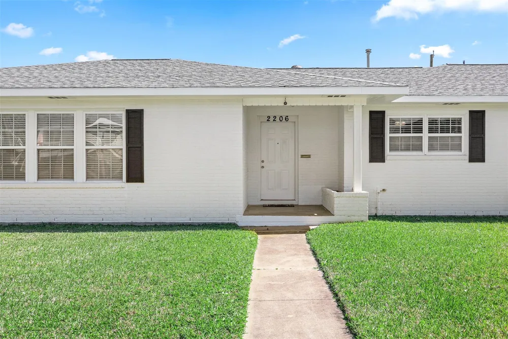 2206 Wimcrest Street Galveston, TX 77551