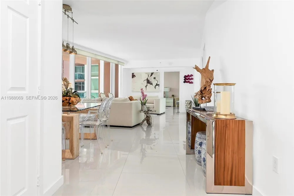 3370 HIDDEN BAY DR #2210 Aventura, FL 33180