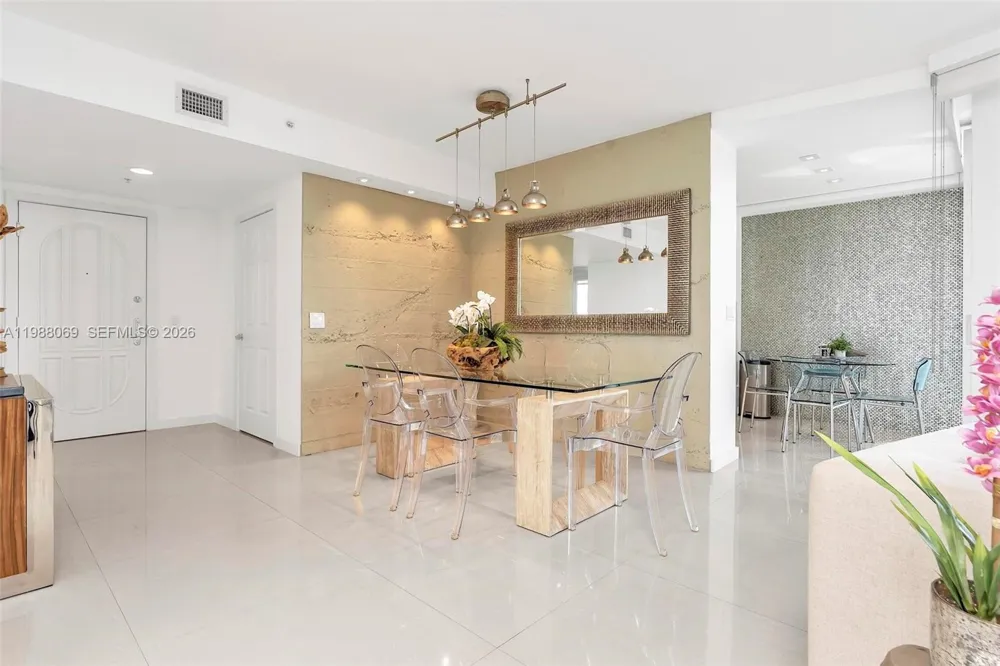 3370 HIDDEN BAY DR #2210 Aventura, FL 33180