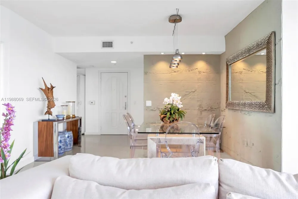 3370 HIDDEN BAY DR #2210 Aventura, FL 33180