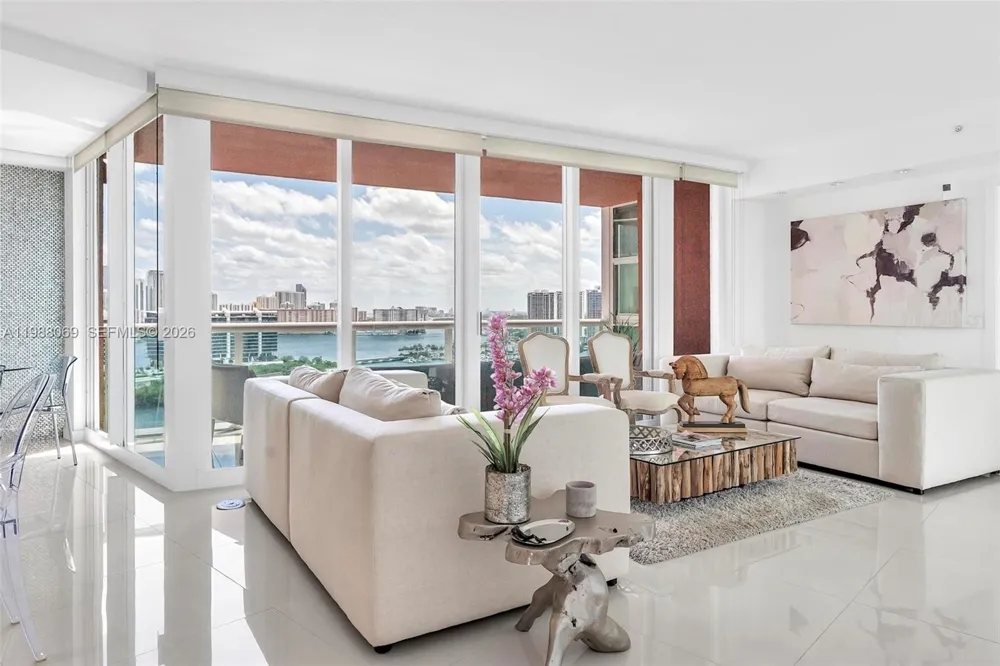 3370 HIDDEN BAY DR #2210 Aventura, FL 33180