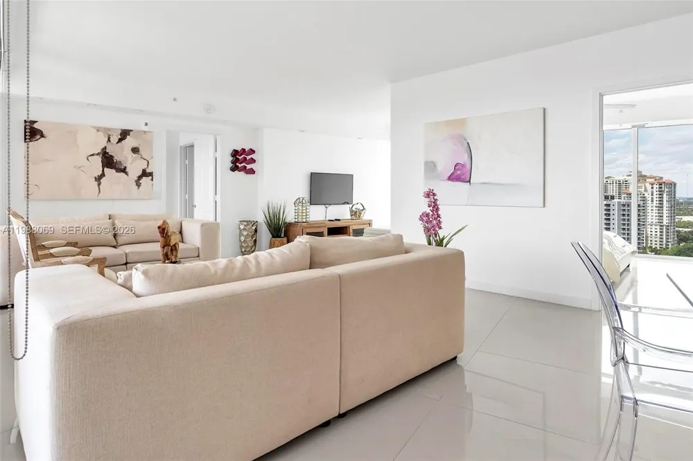 3370 HIDDEN BAY DR #2210 Aventura, FL 33180