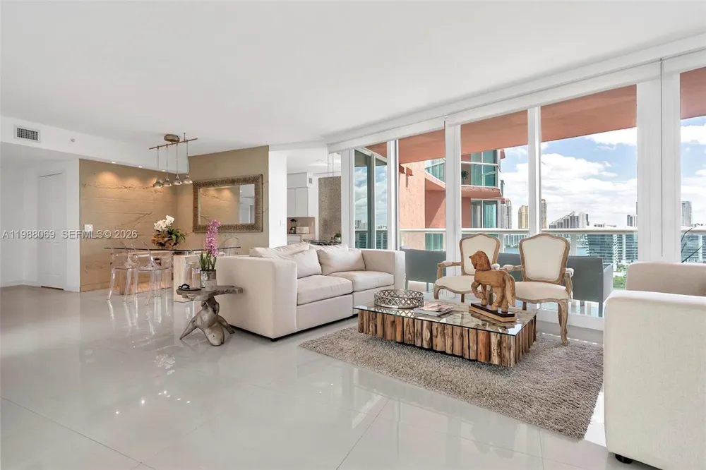 3370 HIDDEN BAY DR #2210 Aventura, FL 33180