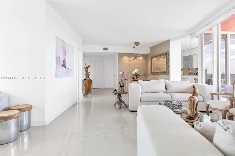 3370 HIDDEN BAY DR #2210 Aventura, FL 33180