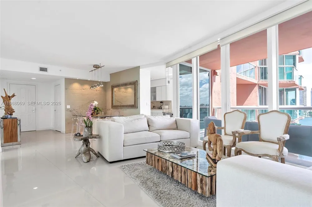 3370 HIDDEN BAY DR #2210 Aventura, FL 33180