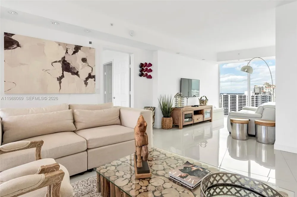3370 HIDDEN BAY DR #2210 Aventura, FL 33180