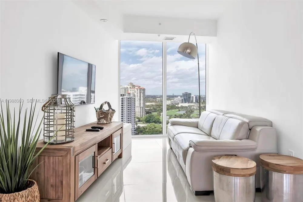 3370 HIDDEN BAY DR #2210 Aventura, FL 33180