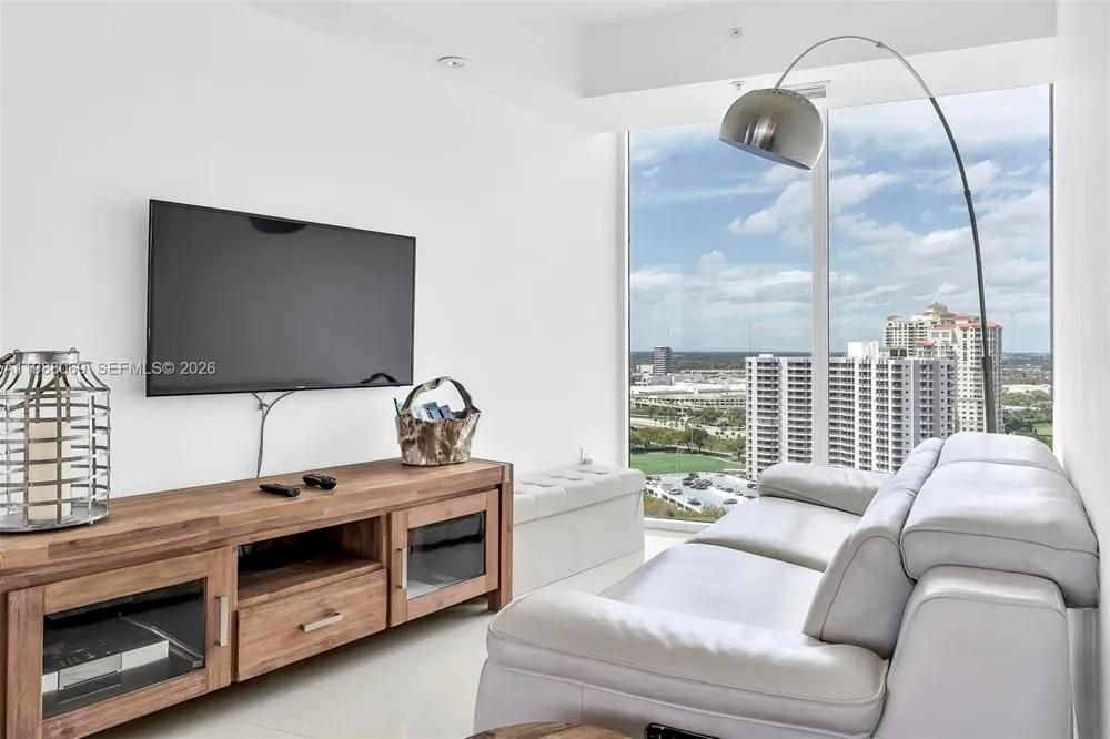 3370 HIDDEN BAY DR #2210 Aventura, FL 33180