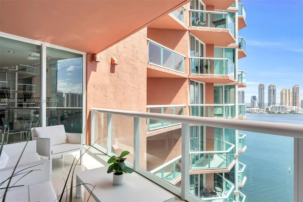 3370 HIDDEN BAY DR #2210 Aventura, FL 33180