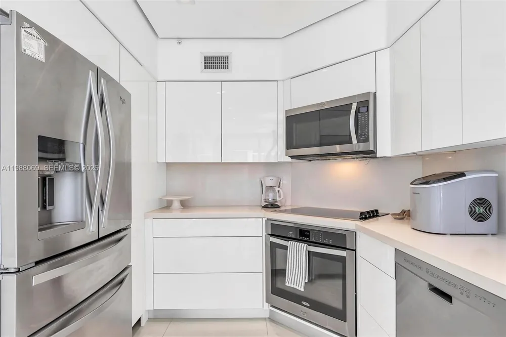 3370 HIDDEN BAY DR #2210 Aventura, FL 33180