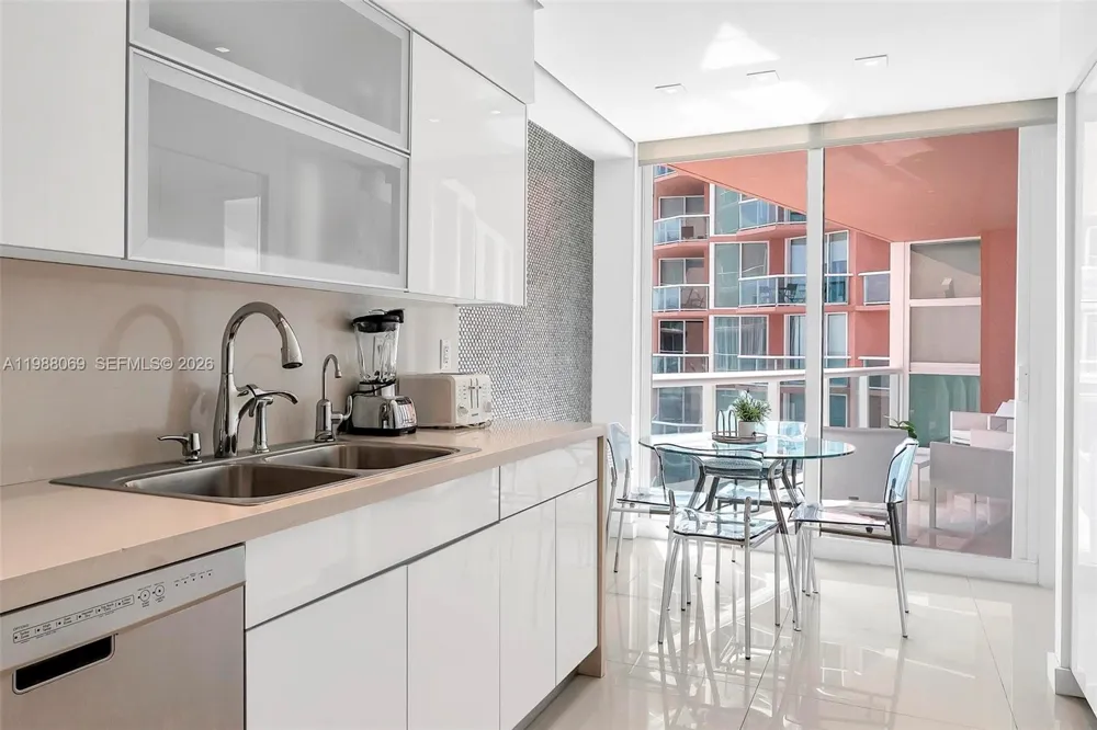 3370 HIDDEN BAY DR #2210 Aventura, FL 33180