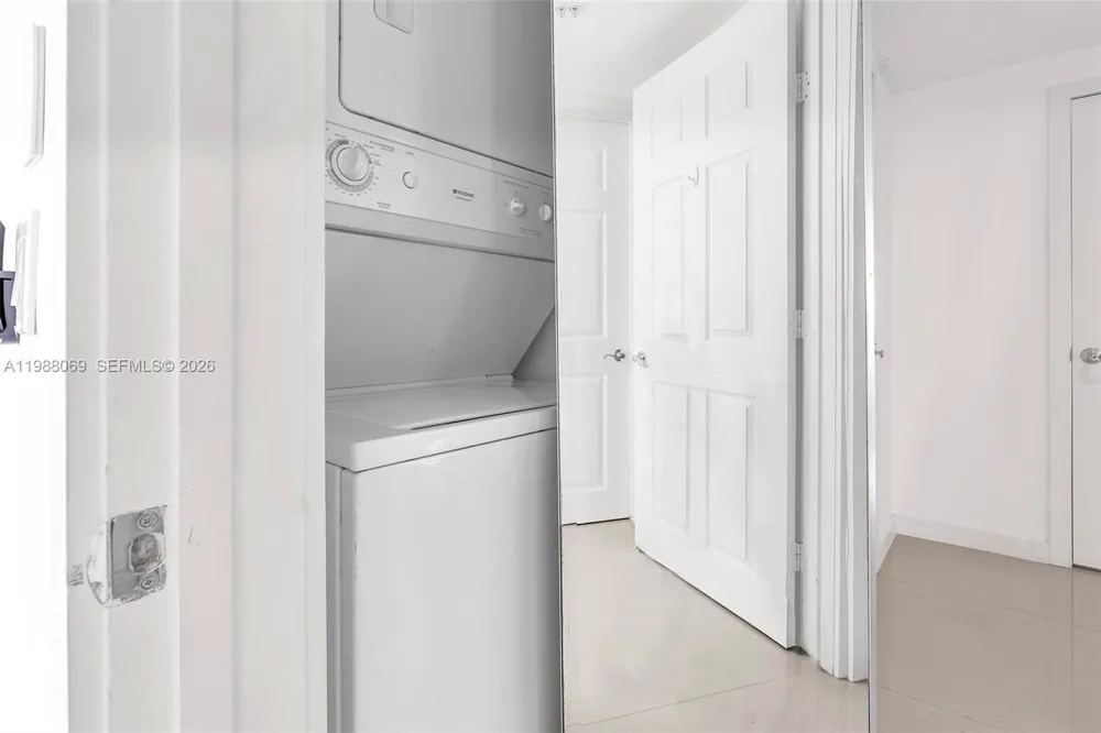 3370 HIDDEN BAY DR #2210 Aventura, FL 33180