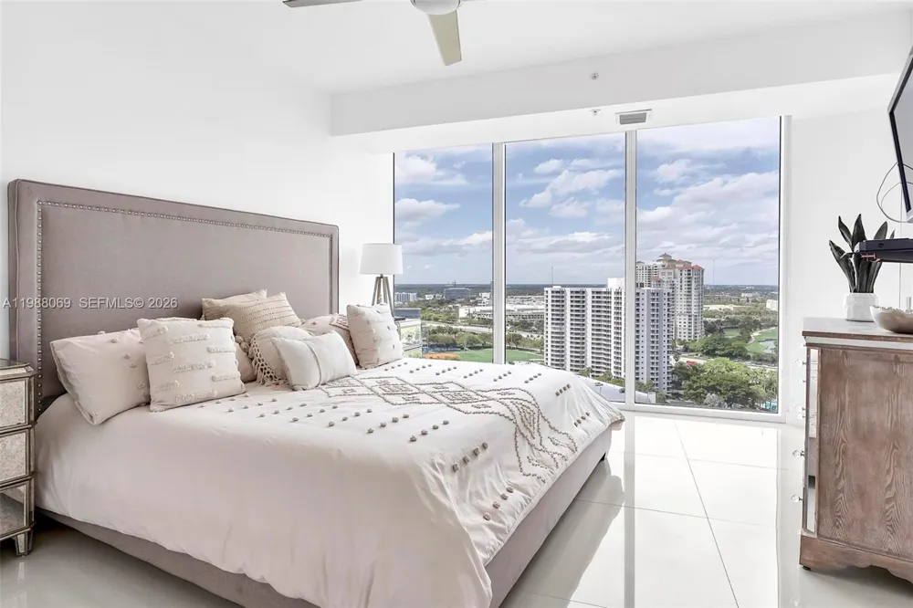3370 HIDDEN BAY DR #2210 Aventura, FL 33180