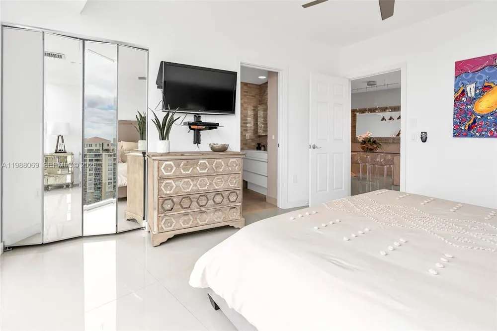 3370 HIDDEN BAY DR #2210 Aventura, FL 33180