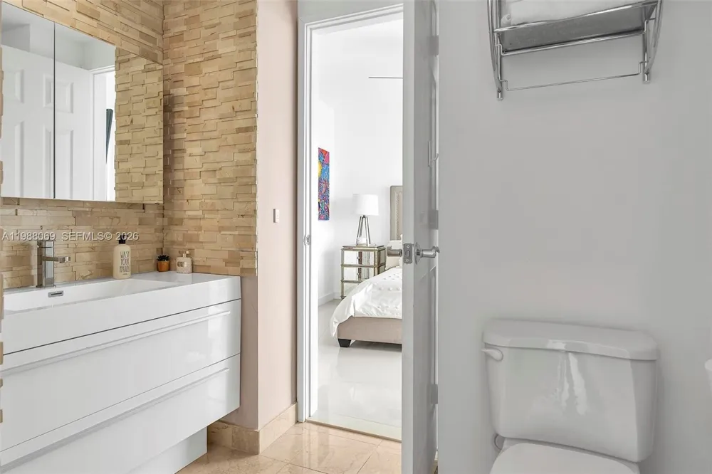3370 HIDDEN BAY DR #2210 Aventura, FL 33180