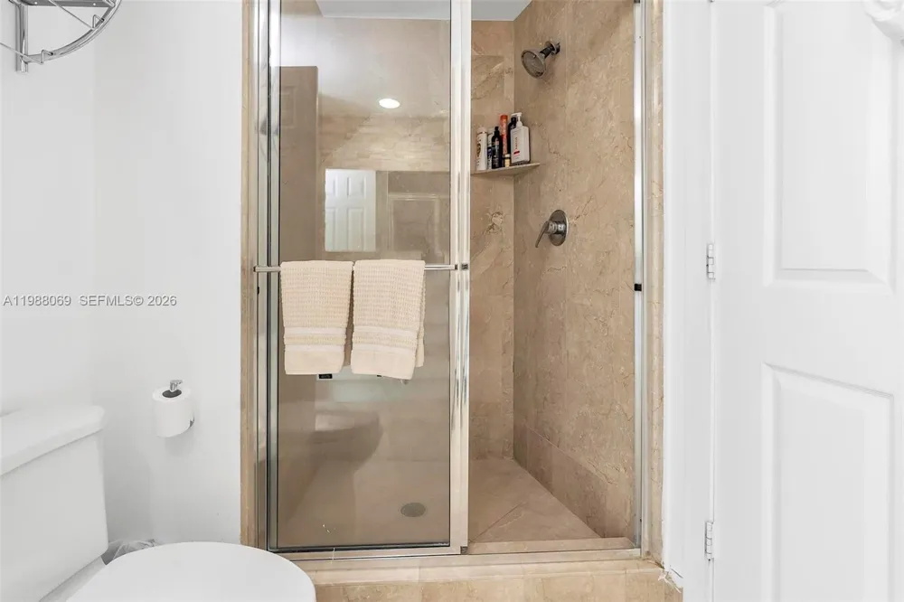 3370 HIDDEN BAY DR #2210 Aventura, FL 33180