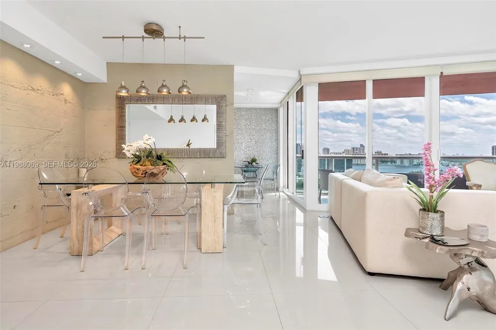 3370 HIDDEN BAY DR #2210 Aventura, FL 33180