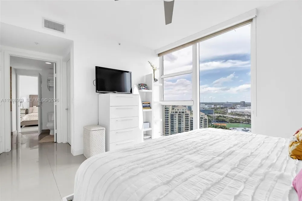 3370 HIDDEN BAY DR #2210 Aventura, FL 33180