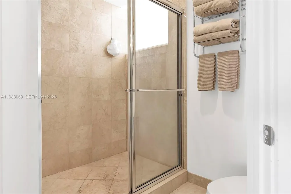 3370 HIDDEN BAY DR #2210 Aventura, FL 33180