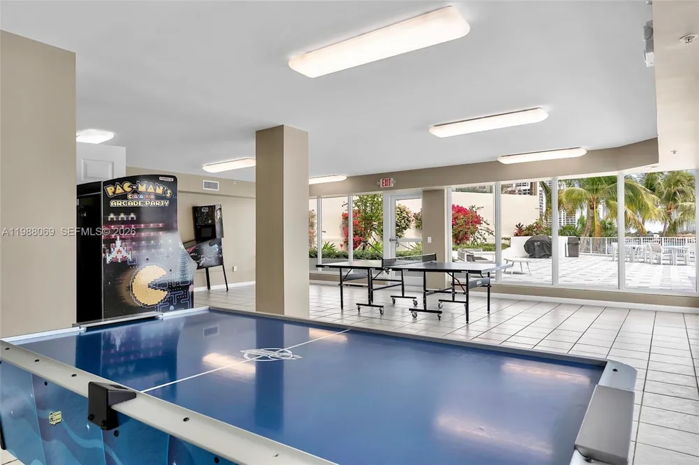3370 HIDDEN BAY DR #2210 Aventura, FL 33180