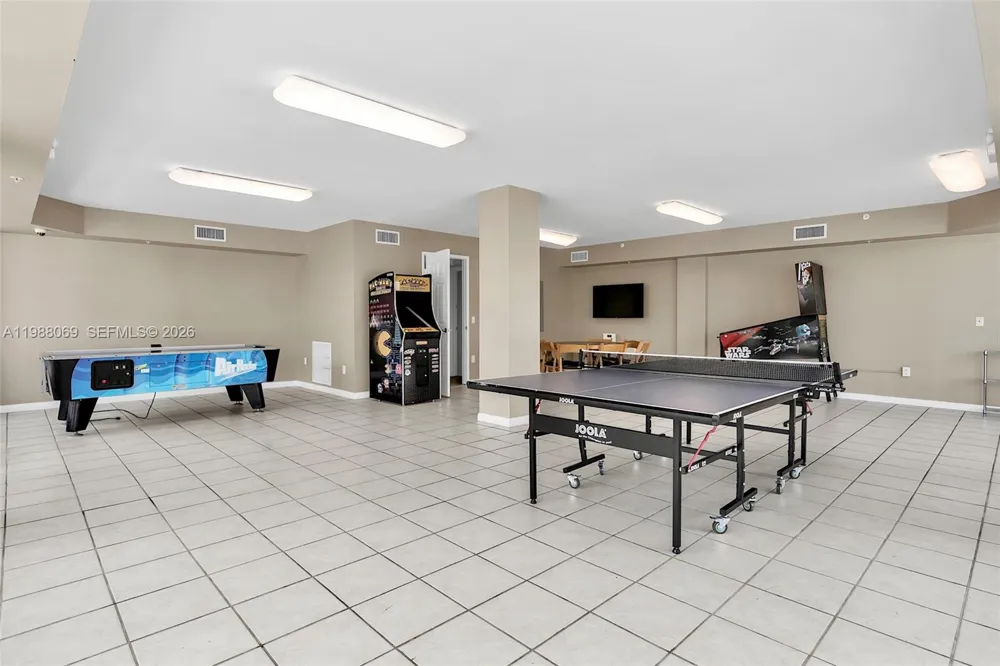 3370 HIDDEN BAY DR #2210 Aventura, FL 33180