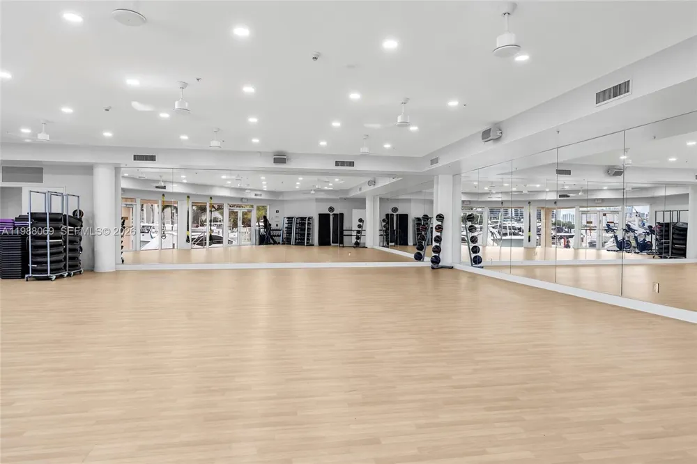 3370 HIDDEN BAY DR #2210 Aventura, FL 33180