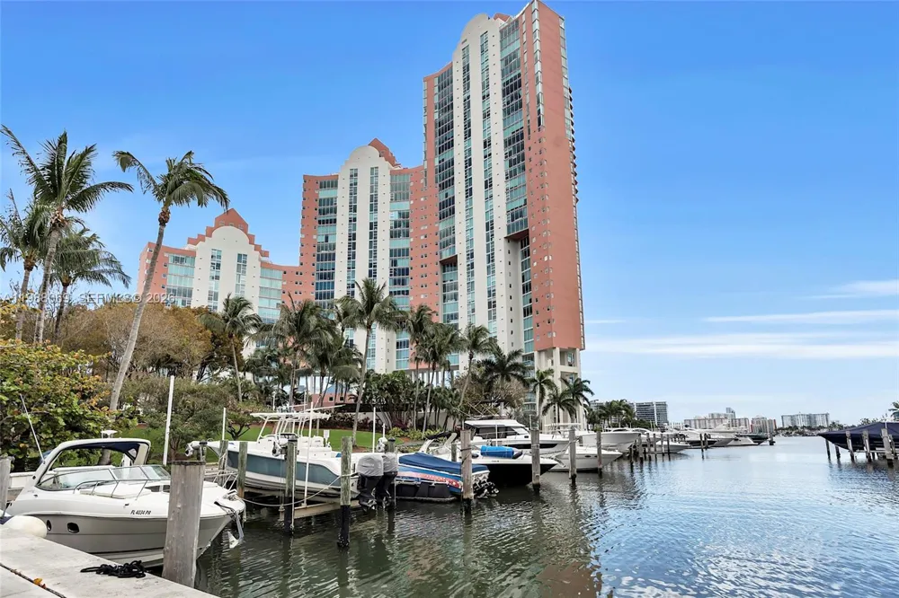 3370 HIDDEN BAY DR #2210 Aventura, FL 33180