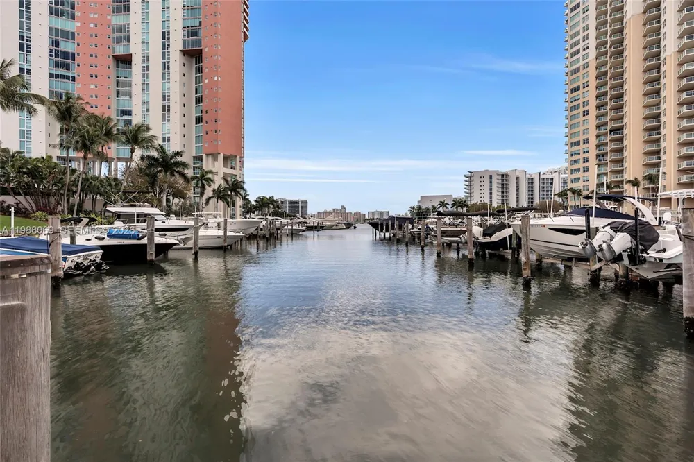 3370 HIDDEN BAY DR #2210 Aventura, FL 33180
