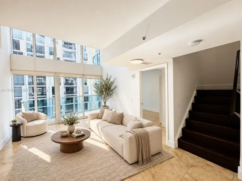 41 SE 5th St #808
