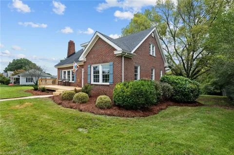 1308 Meadow Road