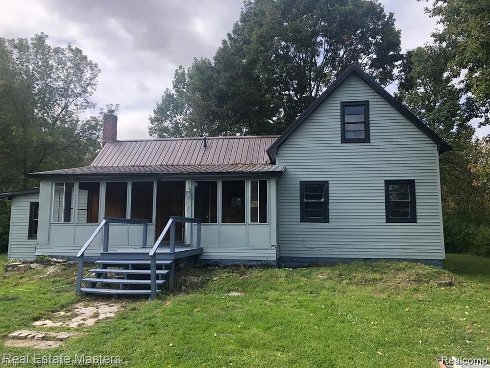 7627 Lapeer Road Wales Township, MI 48027