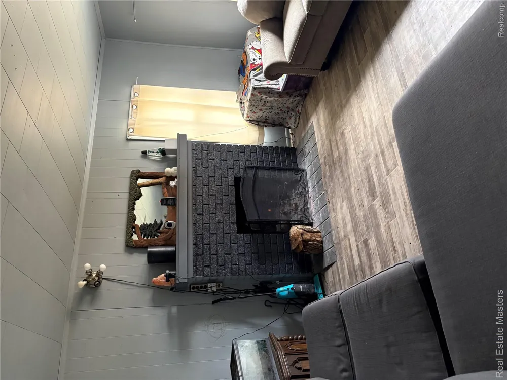 7627 Lapeer Road Wales Township, MI 48027