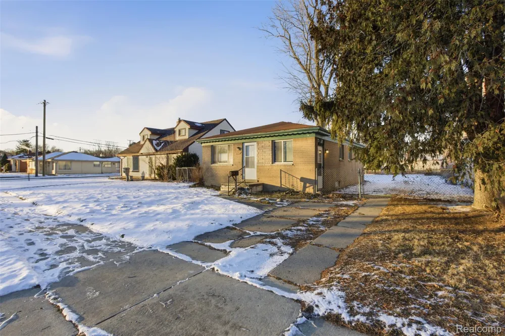 14731 Stephens Drive Eastpointe City, MI 48021