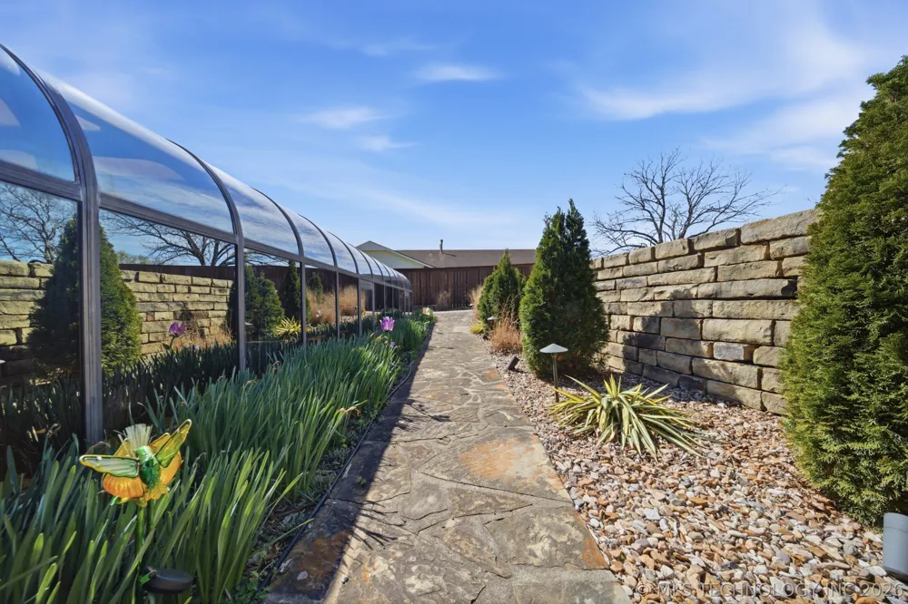 1001 Hopi Street Chouteau, OK 74337