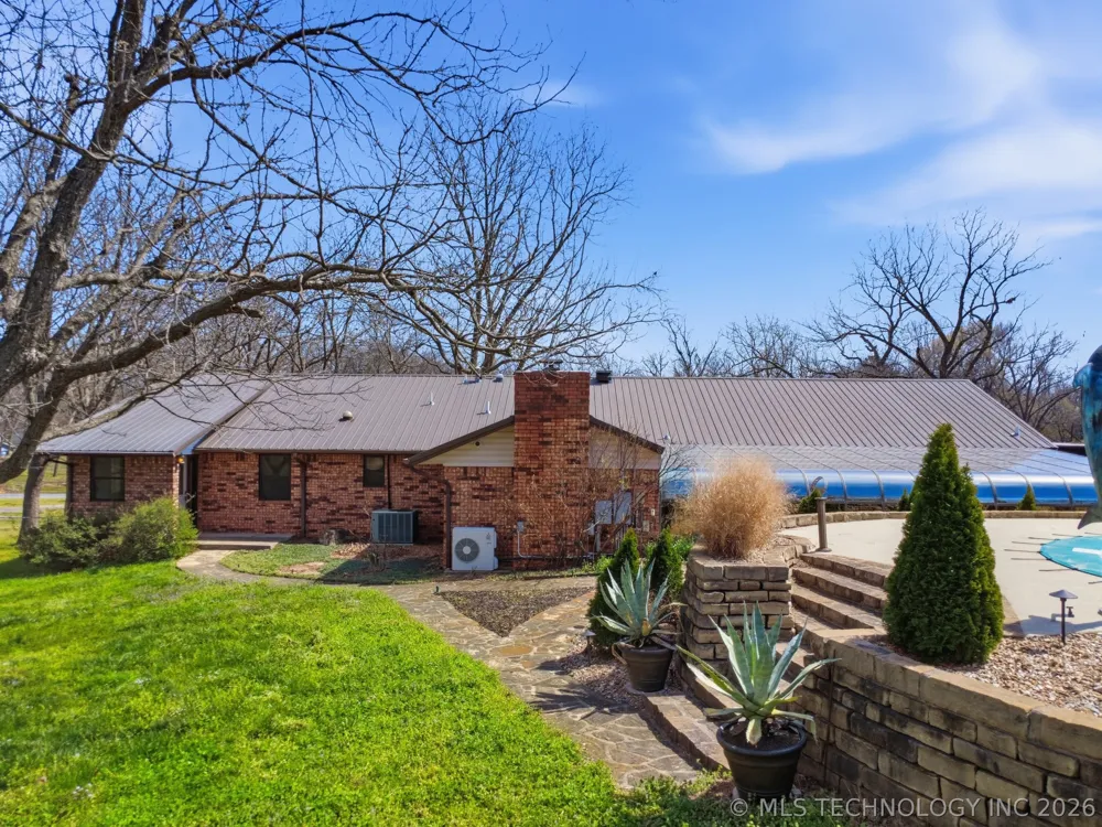 1001 Hopi Street Chouteau, OK 74337