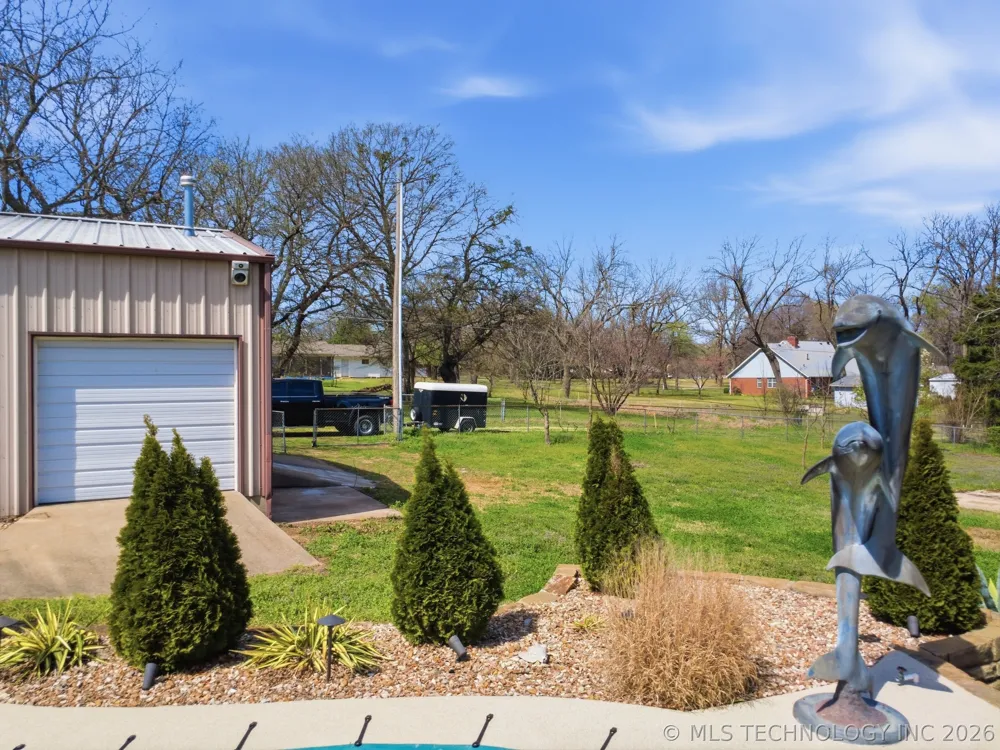 1001 Hopi Street Chouteau, OK 74337