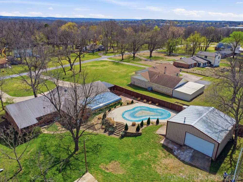 1001 Hopi Street Chouteau, OK 74337