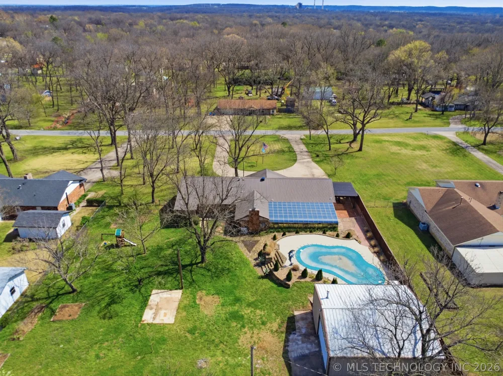 1001 Hopi Street Chouteau, OK 74337