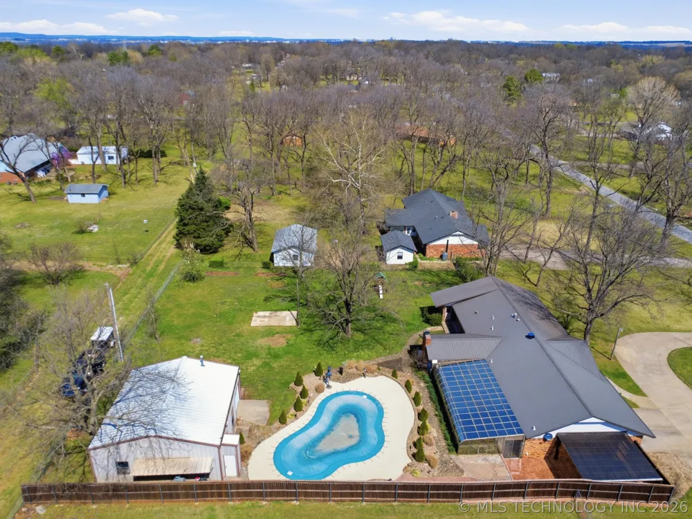 1001 Hopi Street Chouteau, OK 74337