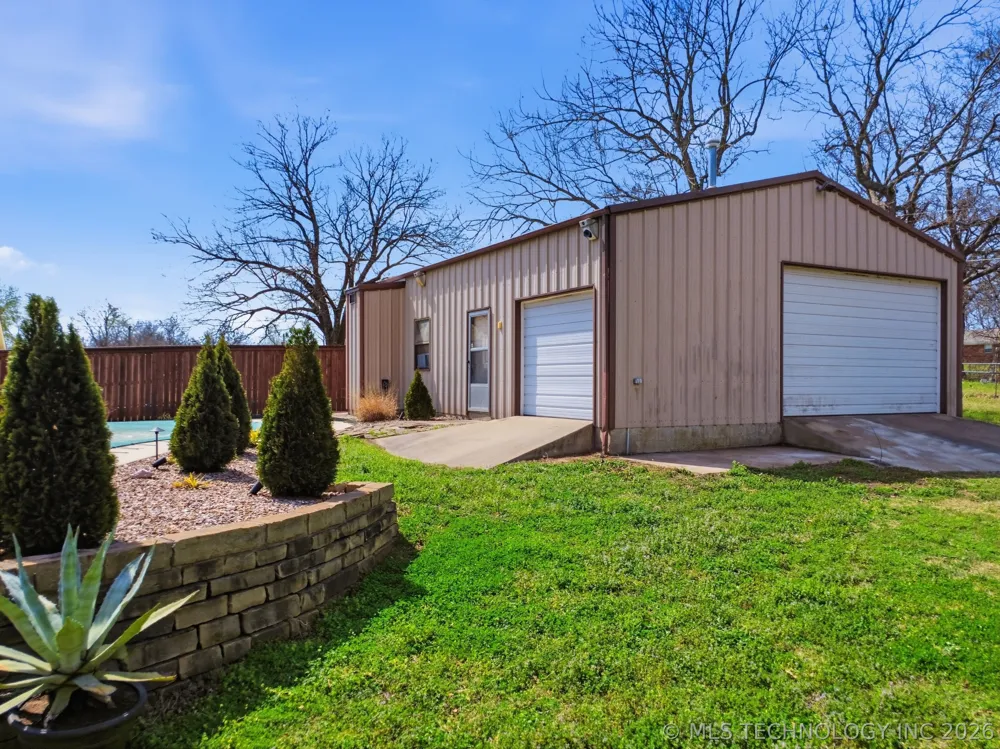 1001 Hopi Street Chouteau, OK 74337