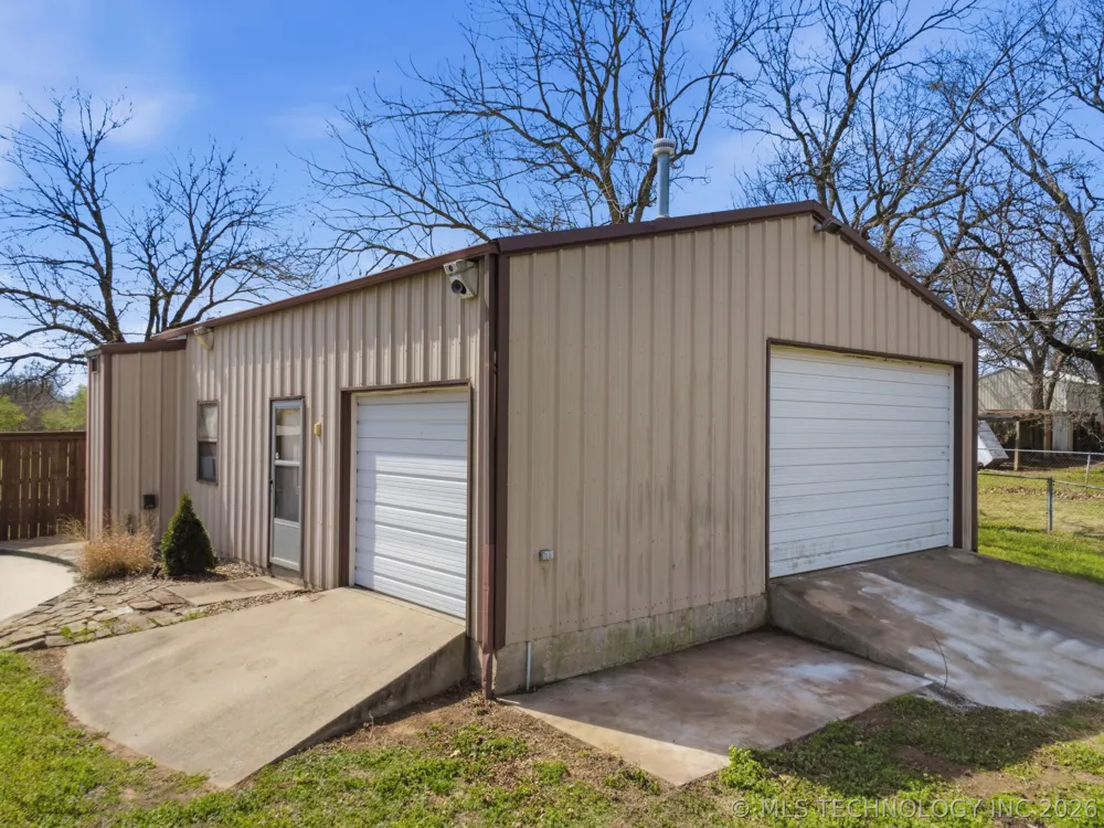 1001 Hopi Street Chouteau, OK 74337