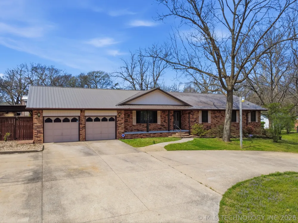 1001 Hopi Street Chouteau, OK 74337