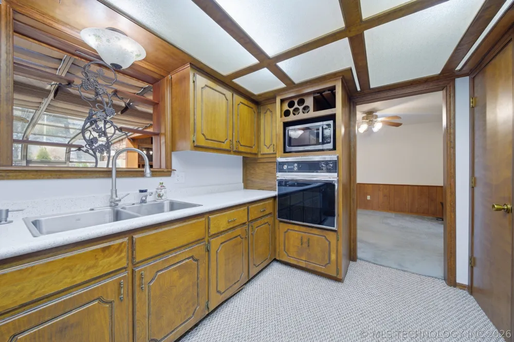 1001 Hopi Street Chouteau, OK 74337