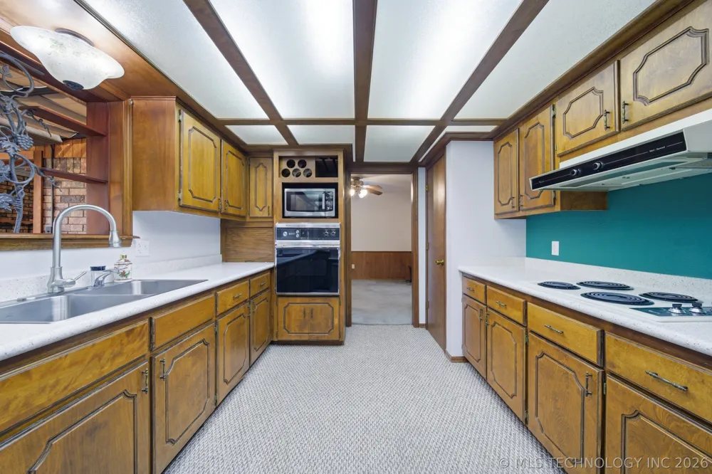 1001 Hopi Street Chouteau, OK 74337