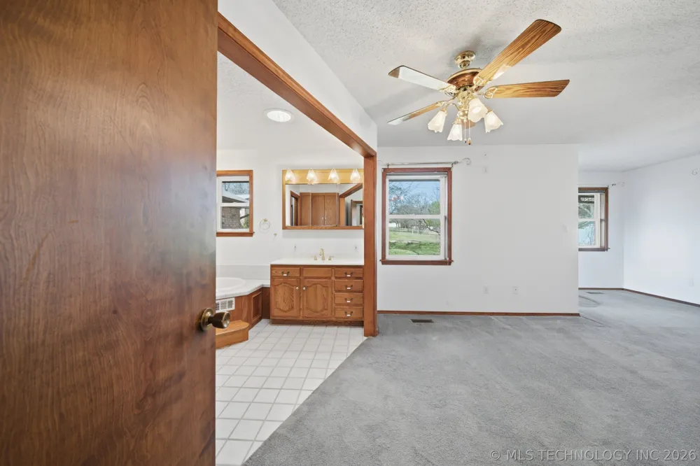 1001 Hopi Street Chouteau, OK 74337
